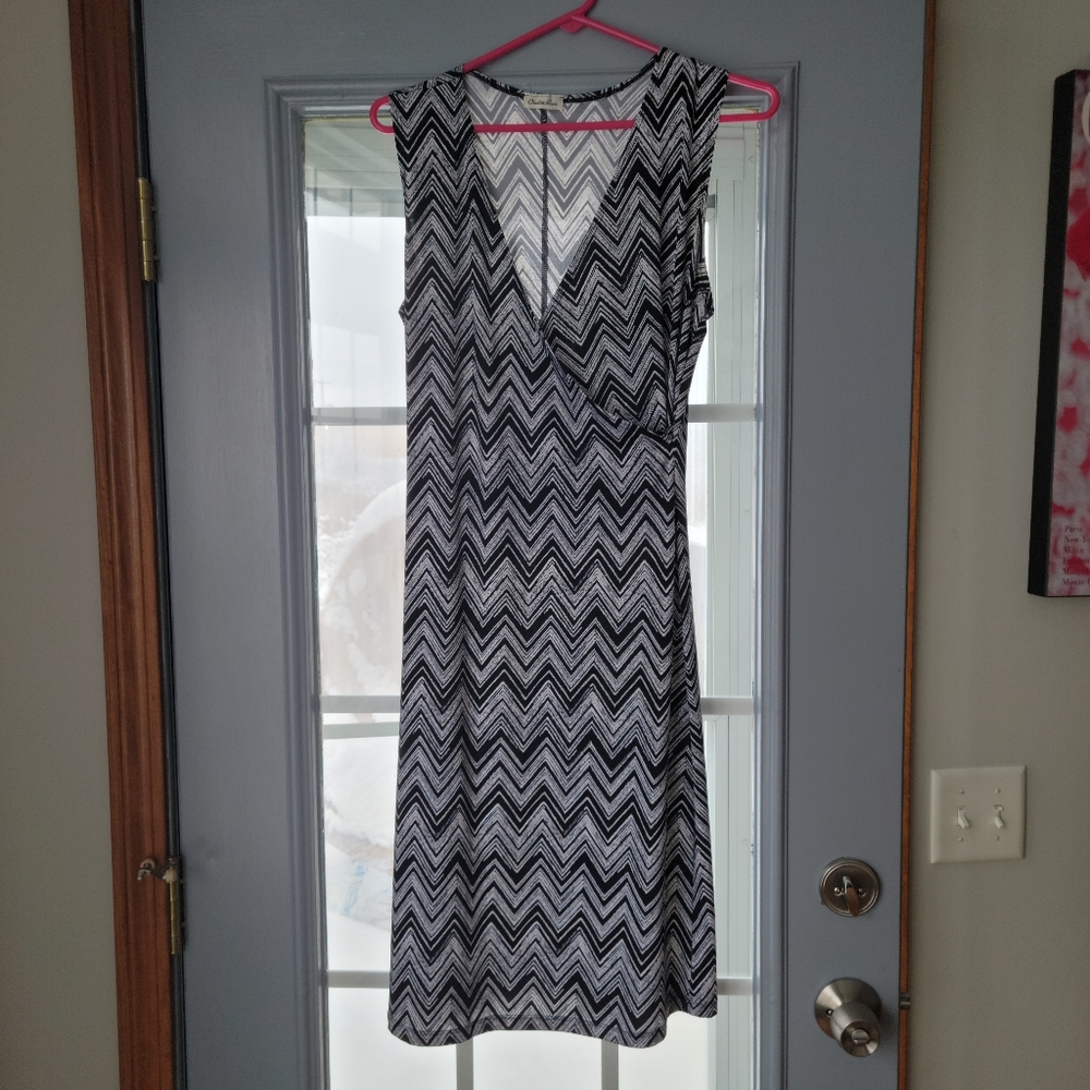 Back and white zig-zag dress